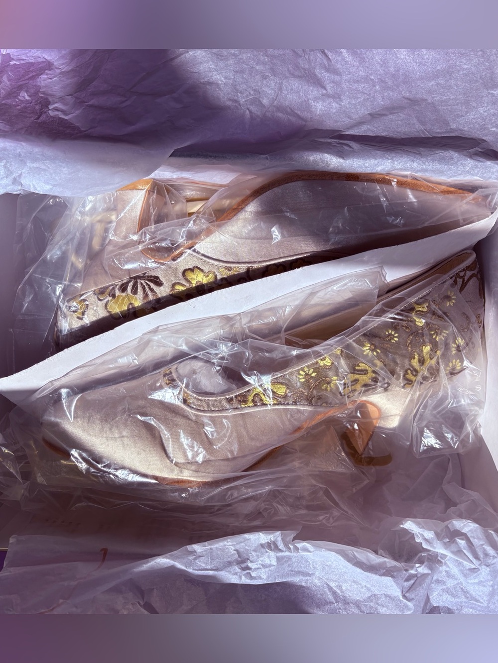 American Duchess Embroidered Cream Satin Bow Pumps with Gold Accents - Picture 8 of 12